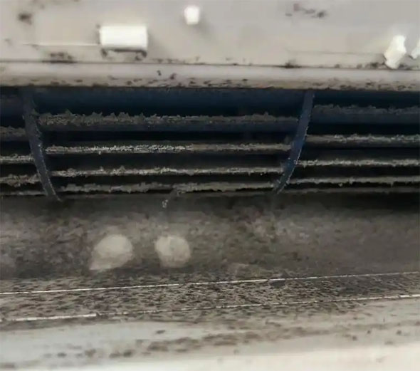 莱州空调吹的风有股烧焦味是怎么回事